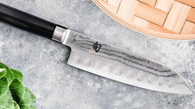 Kai Shun Santoku mit Kullenschliff